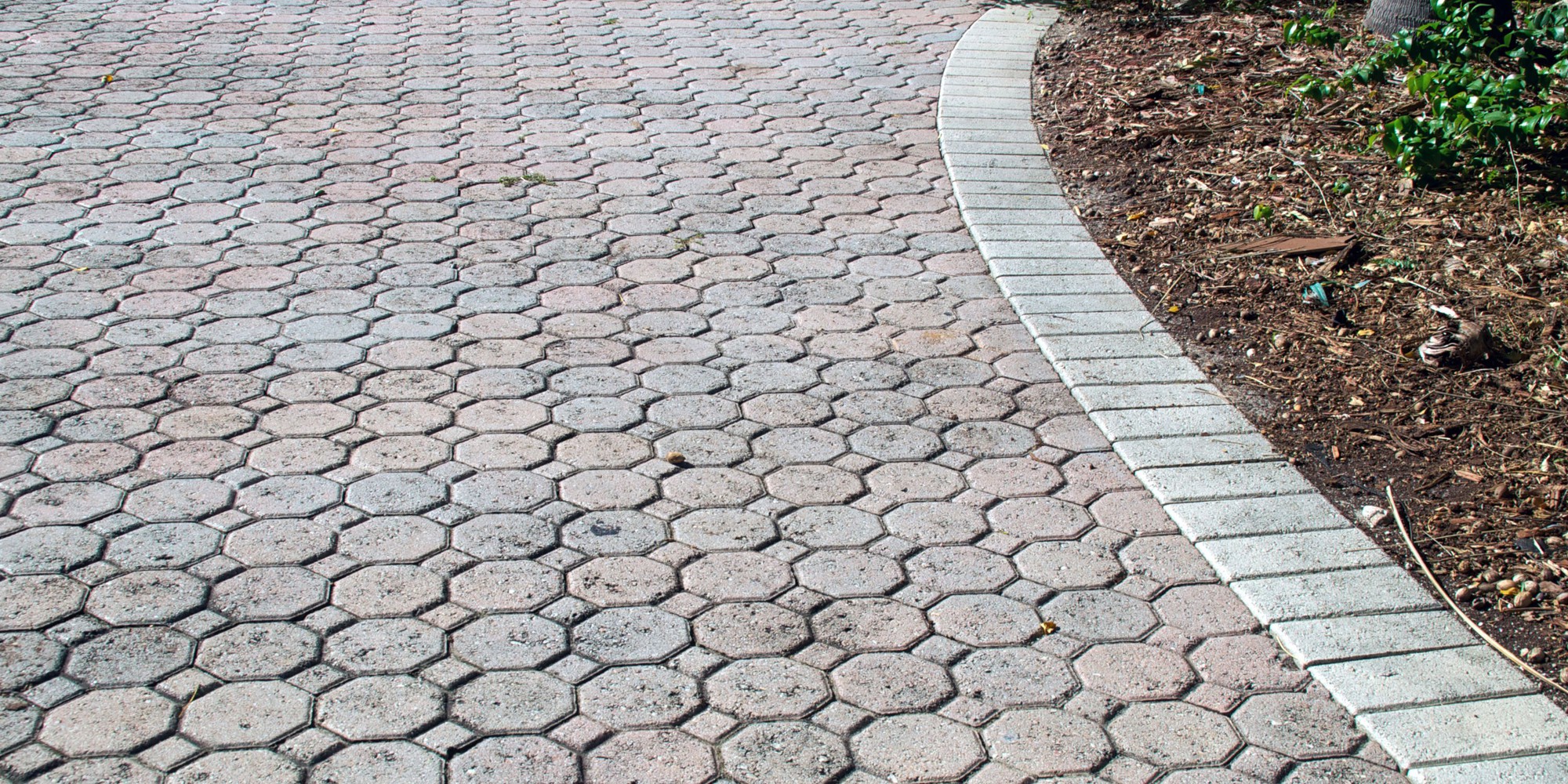 Wat kost het aanleggen van een terras of oprit? Prijzen en mogelijkheden
