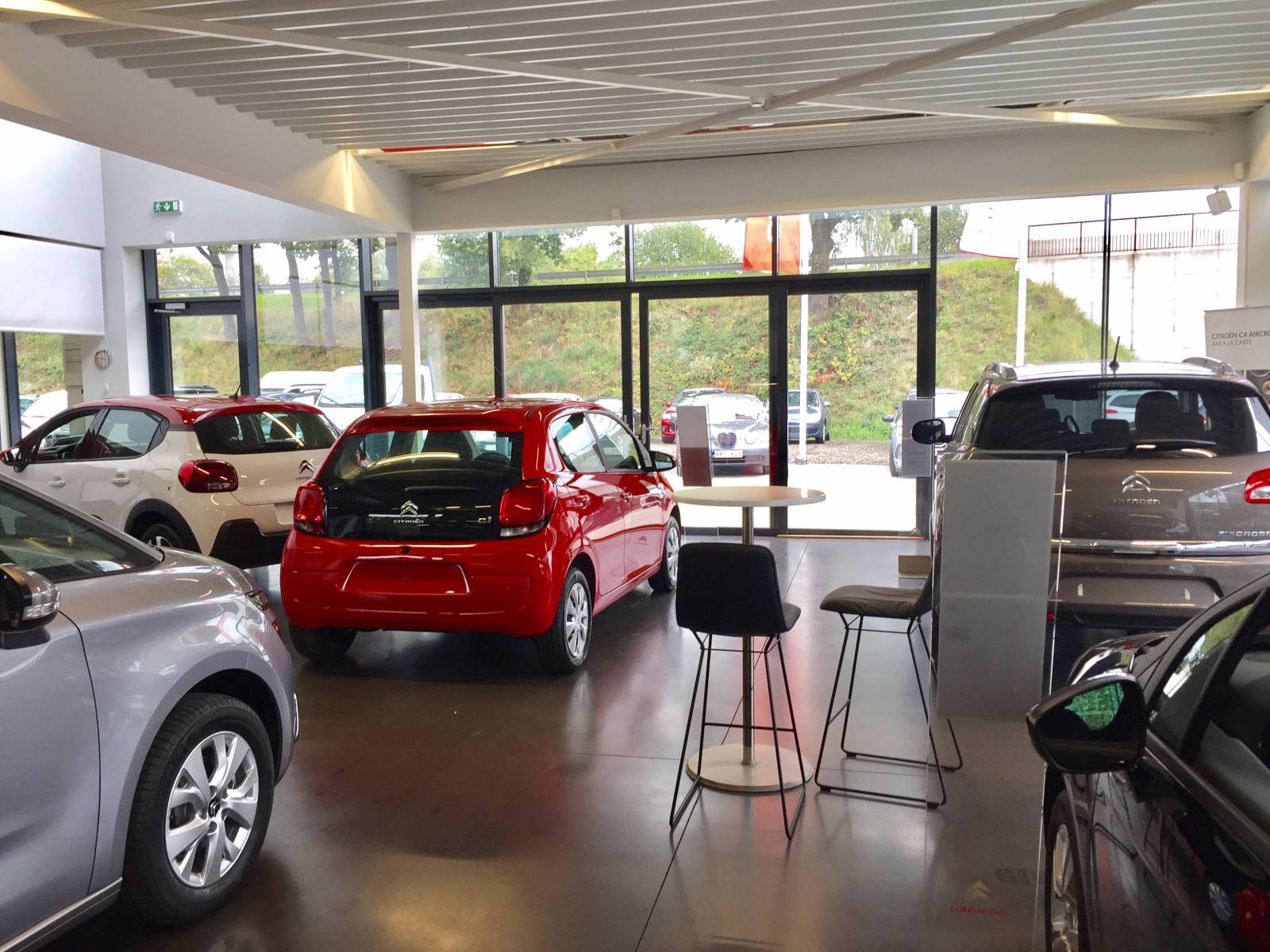 Nieuwe Citroën en Peugeot wagens bij Garage Pol in Londerzeel