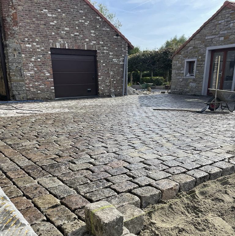 Wat kosten terrastegels en hun plaatsing? Een helder overzicht voor je tuinproject